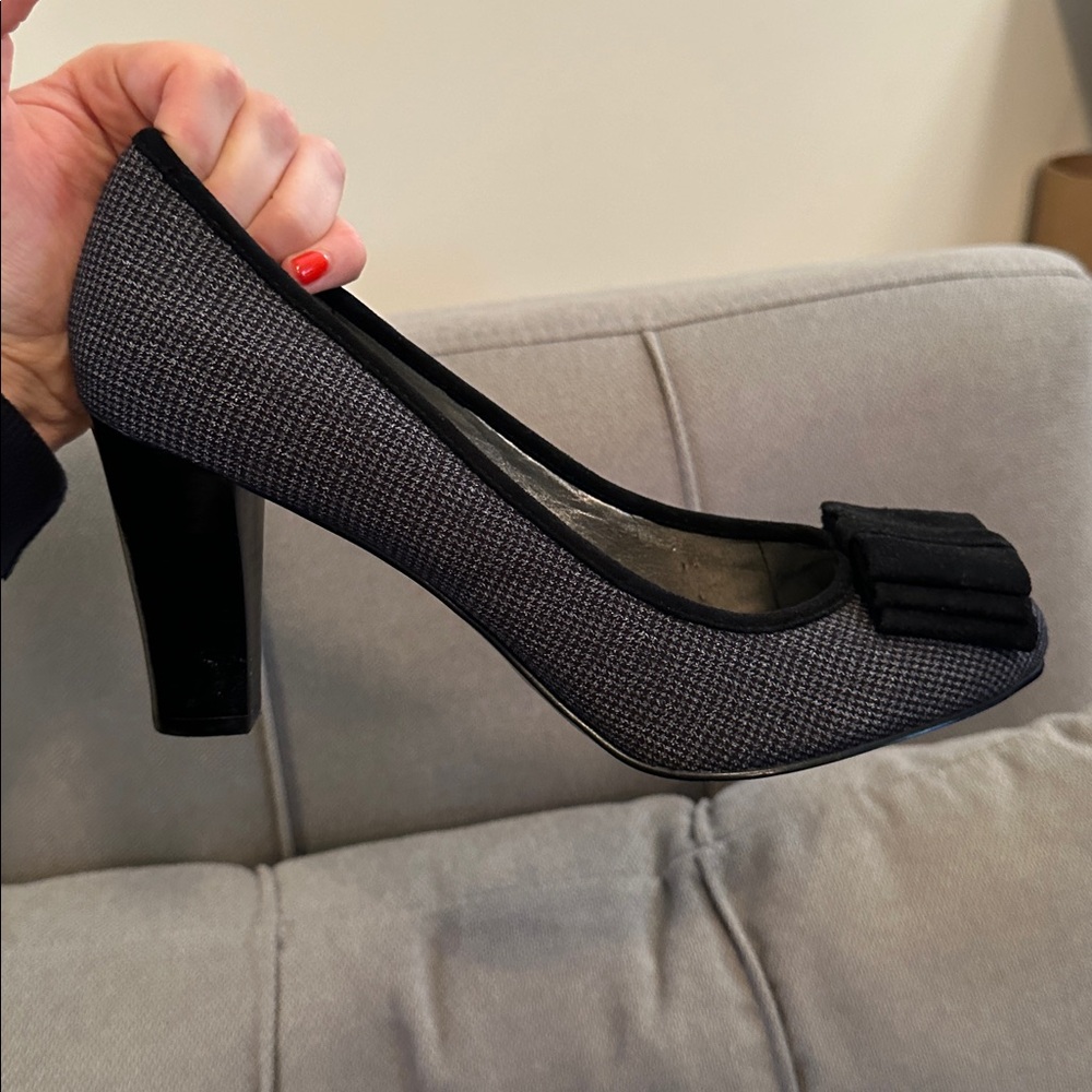 Bandolino Black and Gray Heels